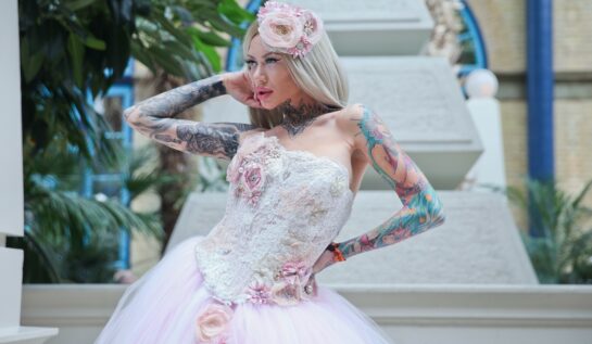 Becky Holt e cea mai tatuată femeie din Marea Britanie. Câte desene permanente are și cât a cheltuit de-a lungul timpului