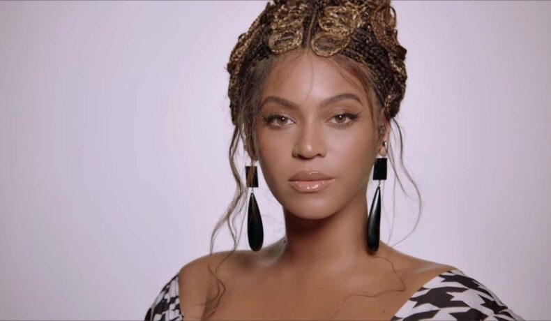 Beyonce, care a împlinit 41 de ani, la o campanie publicitară