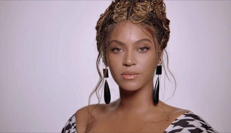Beyonce, care a împlinit 41 de ani, la o campanie publicitară