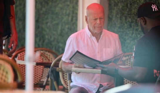 Bruce Willis arată bine la 67 de ani, după diagnosticul de afazie. Actorul a luat micul dejun în Los Angeles alături de un prieten