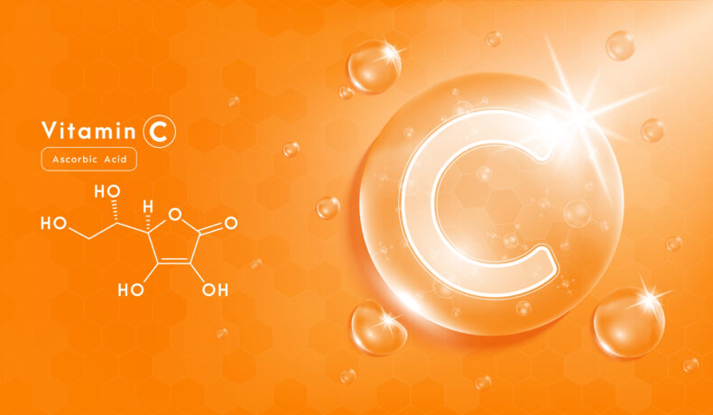 Complex de vitamina C, pe un fundal portocaliu