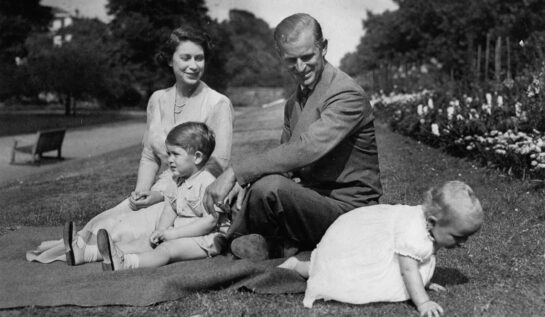 Cine a fost copilul preferat al Reginei Elisabeta a II-a. Cum s-a descurcat Majestatea Sa în rolul de mamă a patru copii