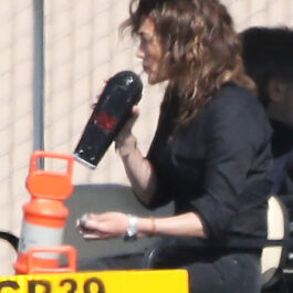 Jennifer Lopez, bea cafea, pe platourile de filmare