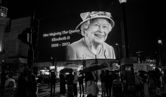 Omagiile aduse în întreaga lume la moartea Reginei Elisabeta a II-a. Momentul care a marcat „sfârșitul unei epoci”