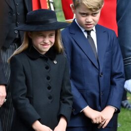 Prințesa Charlotte și Prințul George la funerariile Reginei Elisabeta a II-a