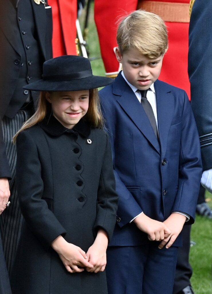 Prințesa Charlotte și Prințul George la funerariile Reginei Elisabeta a II-a