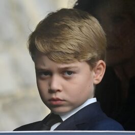 Prințul Geroge în costum bluemarin la înmormântarea Reginei Elisabeta a II-a