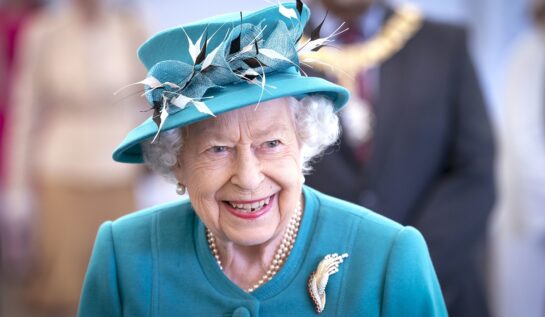 Ce se întâmplă cu hainele purtate de Regina Elisabeta a II-a. Nu alegea niciodată aceeași ținută de două ori la evenimentele oficiale