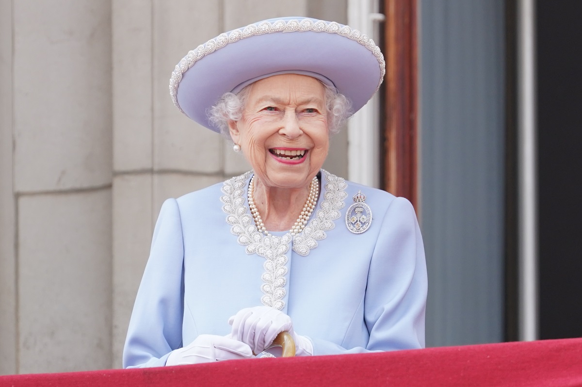 Regina Elisabeta a II-a într-un costum albastru la Parada Trooping the Colour 2022