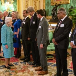 Regina Elisabeta, la o întâlnire cu înalți oficiali, la Balmoral