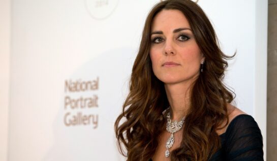 Cadoul de nuntă al Reginei Elisabeta ar putea fi moștenit de Kate Middleton. Cât valorează bijuteria rară din colecția Majestății Sale