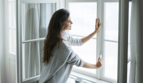 Cât timp e recomandat să lași geamurile deschise iarna. Beneficiile acestui obicei asupra sănătății tale