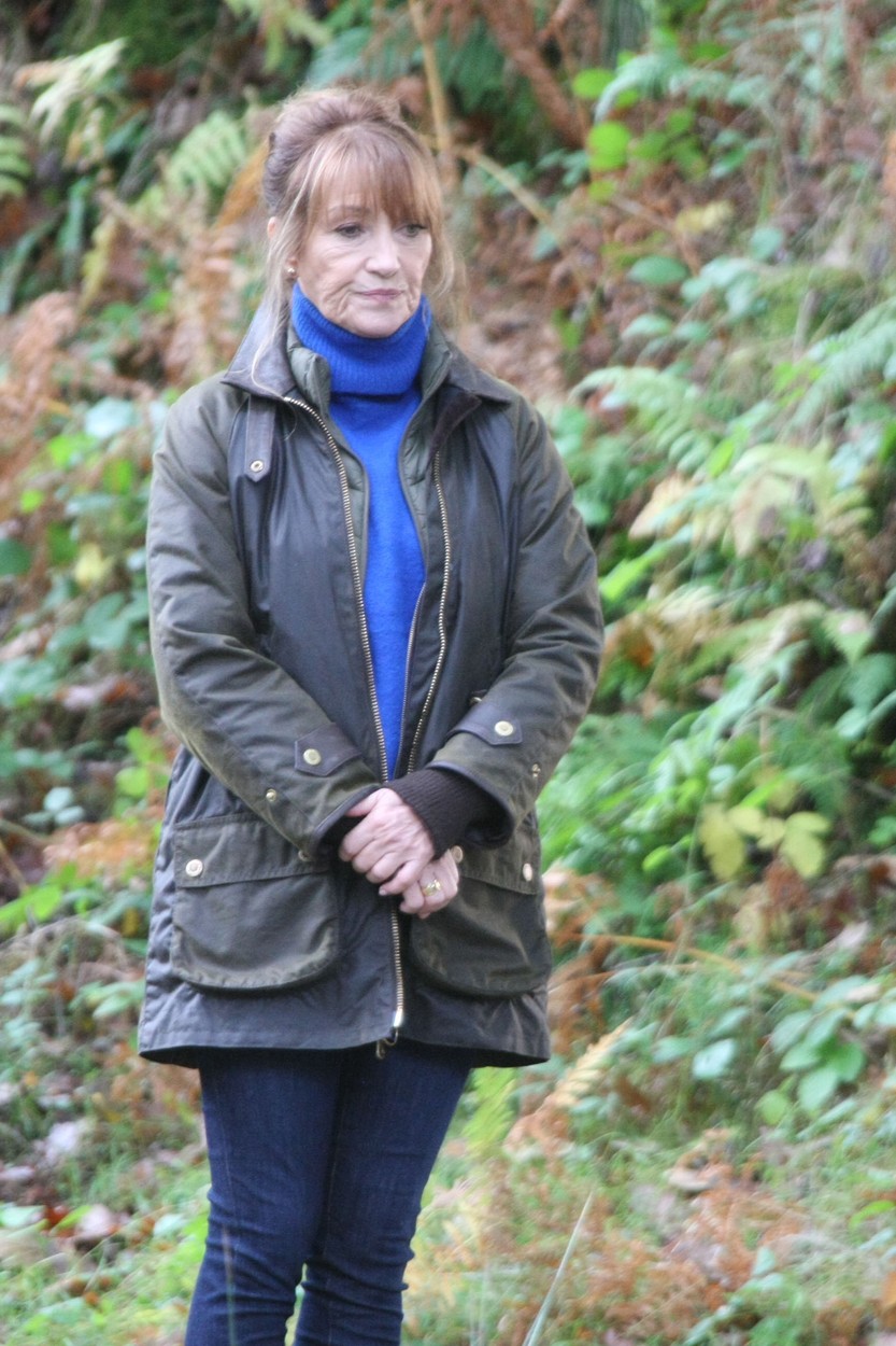 Jane Seymour, în haine lejere, pe platourile de filmare