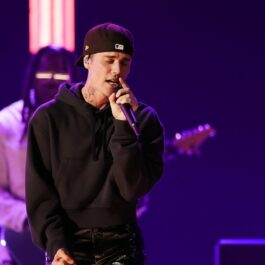 Justin Bieber pe sceă la Premiile Grammy 2022
