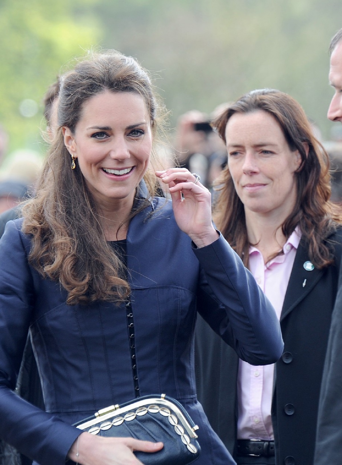 Kate Middleton urmată de bodyguardul său, Emma Probert
