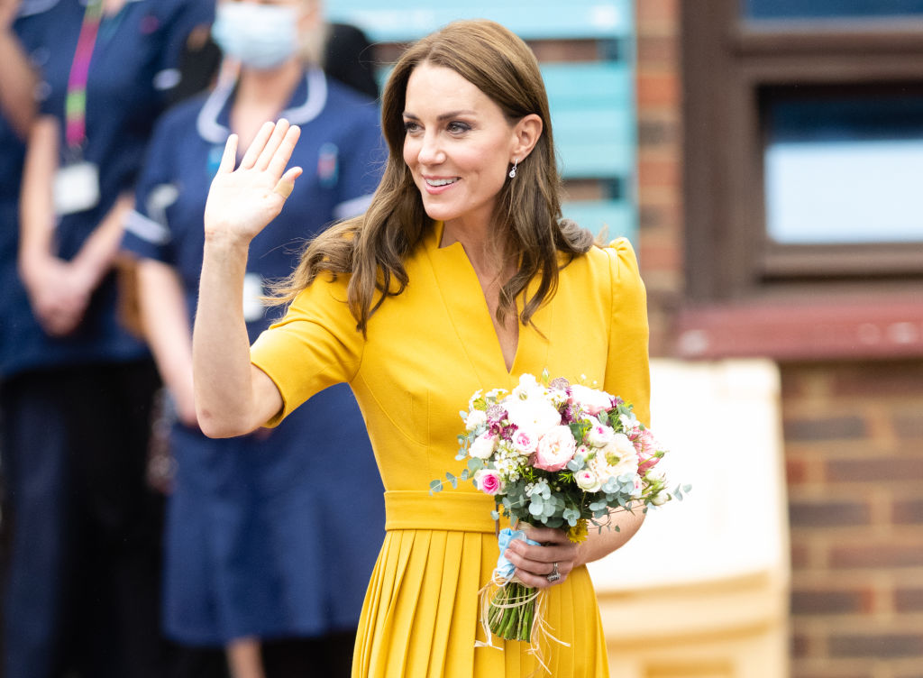 Kate Middleton, într-o rochie galbenă, la un eveniment