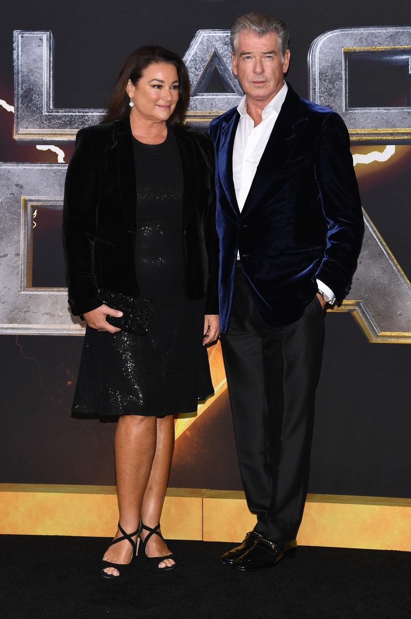 Pierce Brosnan, elegant, alături de soția sa, la un eveniment