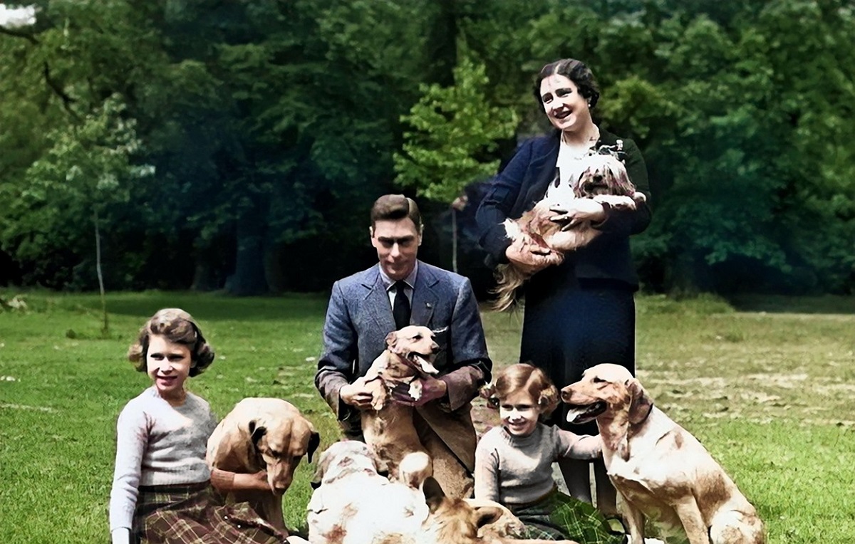 Regina Elisabeta a II-a alături de Regele Geroge, Prințesa Margaret și Regina Mamă