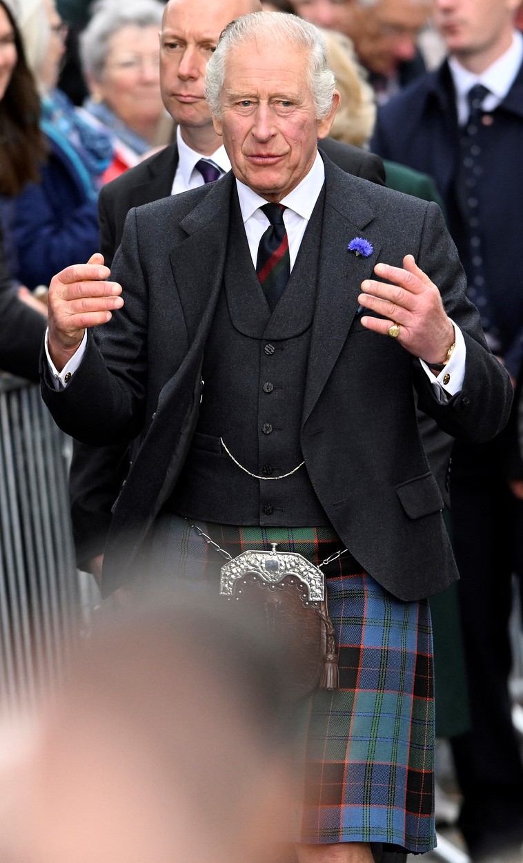 Regele Charles, în kilt, în Scoția
