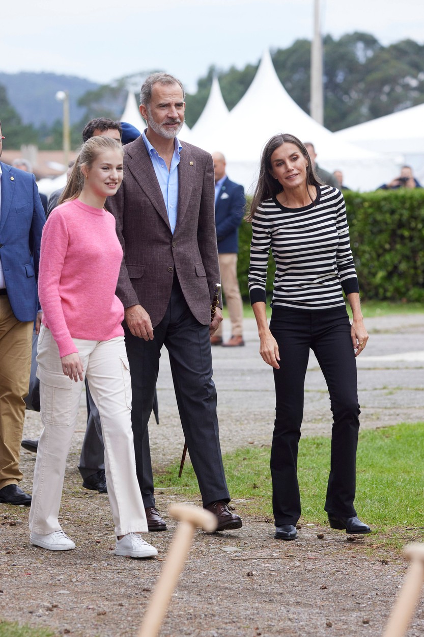 Regii Spaniei, alături de una dintre fiicele lor, la un eveniment