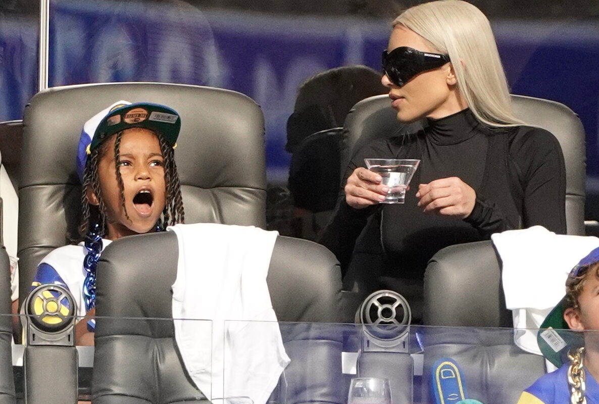 Kim Kardashian, la un meci de fotbal cu fiul ei, Saint