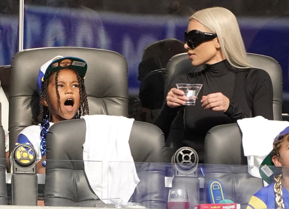 Kim Kardashian, la un meci de fotbal cu fiul ei, Saint