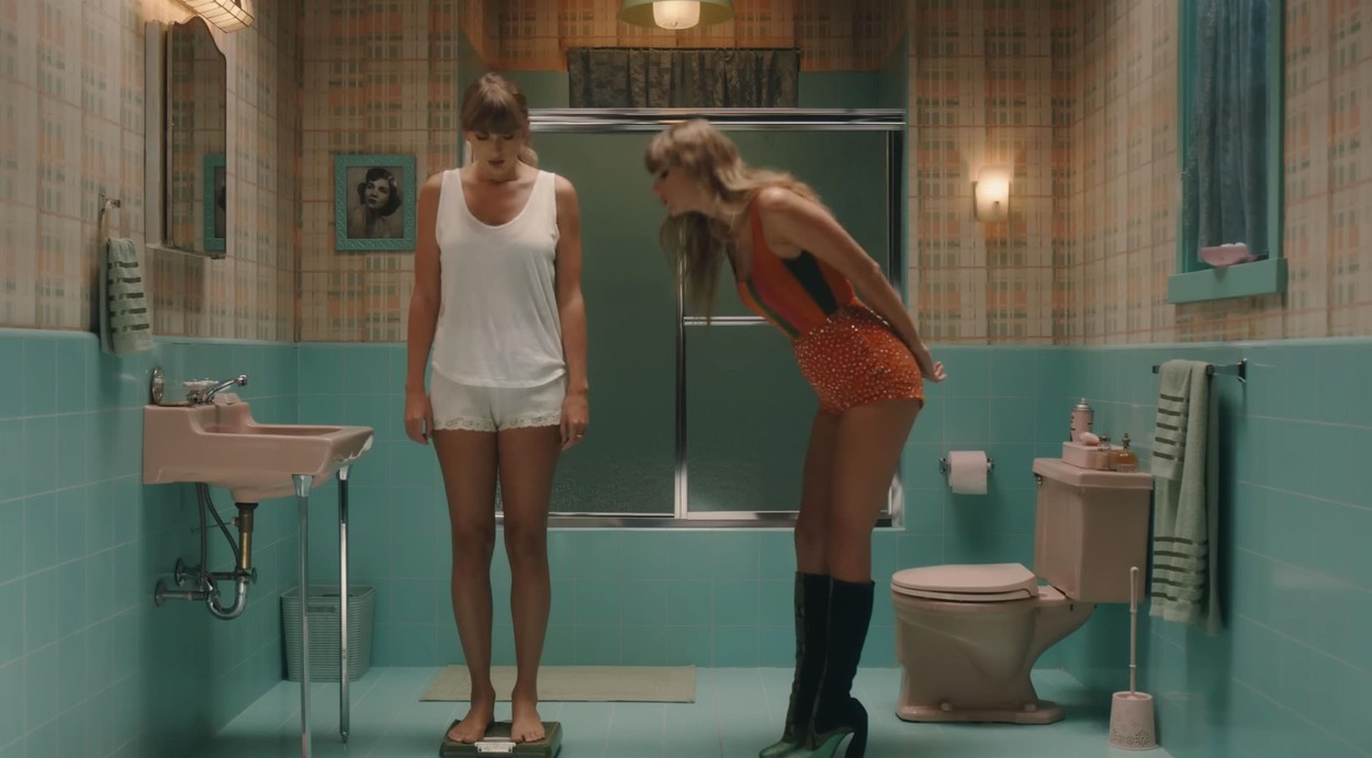 Taylor Swift, în baie, în scena cântarului