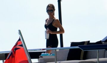 Victoria Beckham petrece timp de calitate cu David la bordul iahtului lor din Miami. Soția fostului fotbalist și-a expus din nou silueta impecabilă