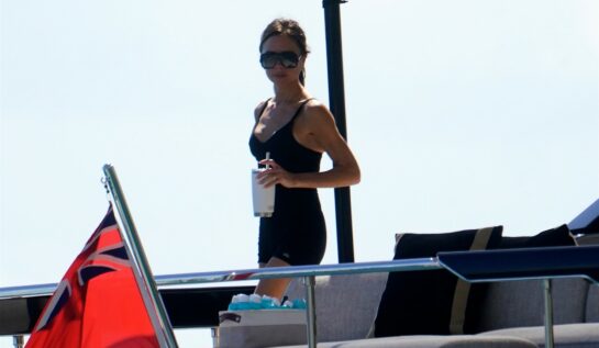 Victoria Beckham petrece timp de calitate cu David la bordul iahtului lor din Miami. Soția fostului fotbalist și-a expus din nou silueta impecabilă
