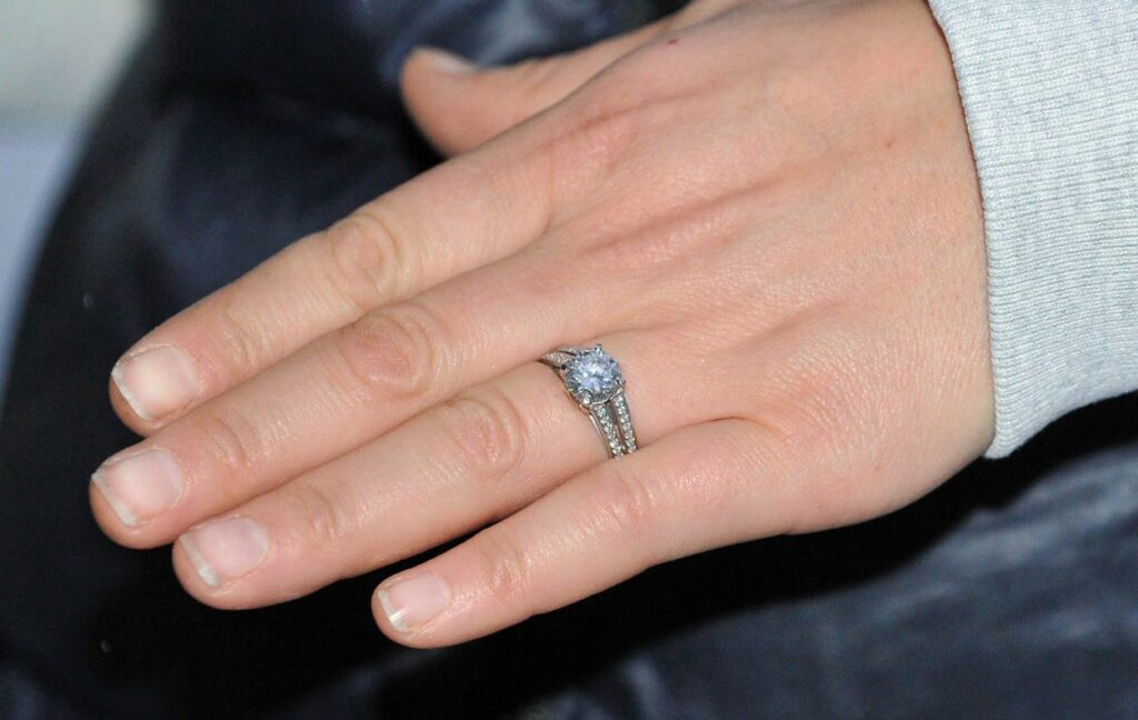 Zara Tindall, inel de logodnă