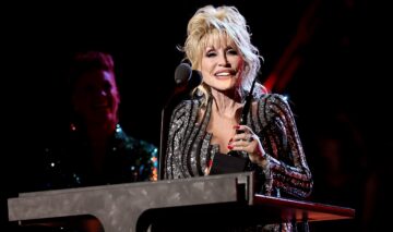 Dolly Parton a primit premiul Bezos de 100 de milioane de dolari. Ce va face artista cu banii câștigați