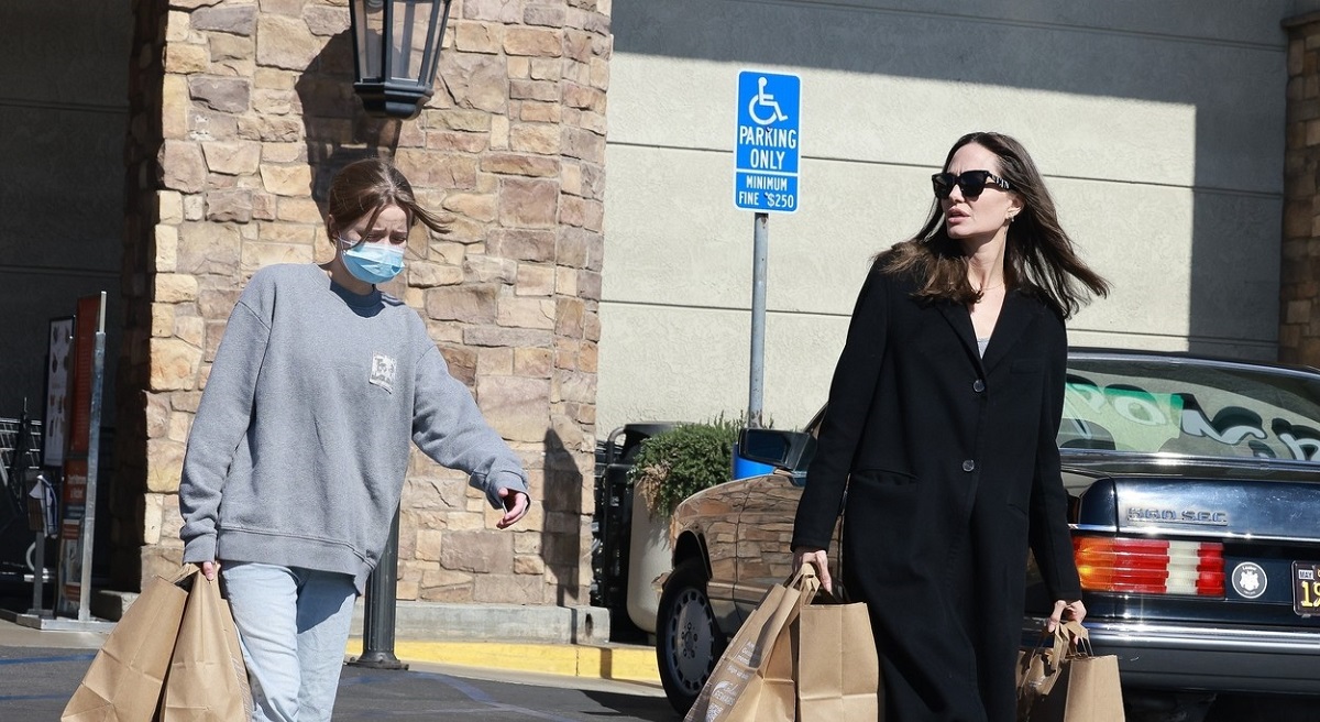 Angelina Jolie și Vivienne Jolie Pitt s-au relaxat împreună la cumpărături