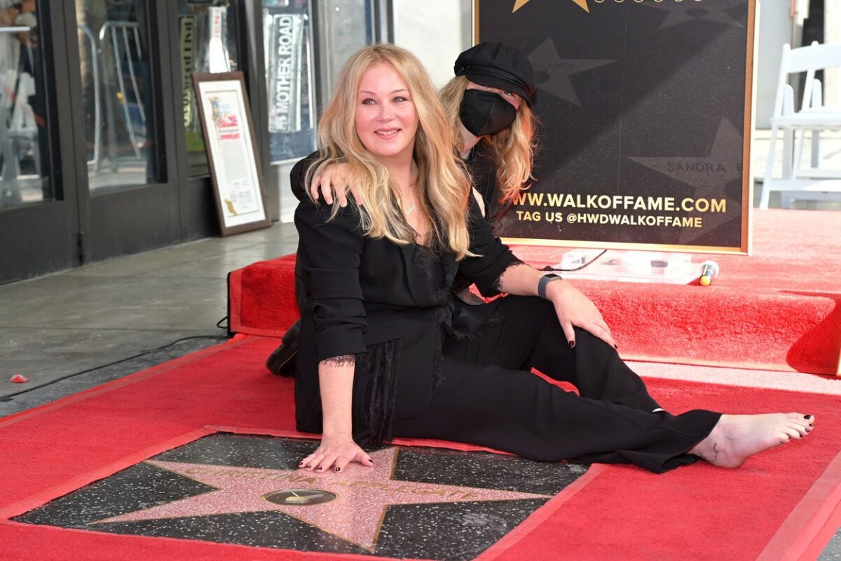 Christina Applegate, pe Walk of Fame, după ce a primit o stea