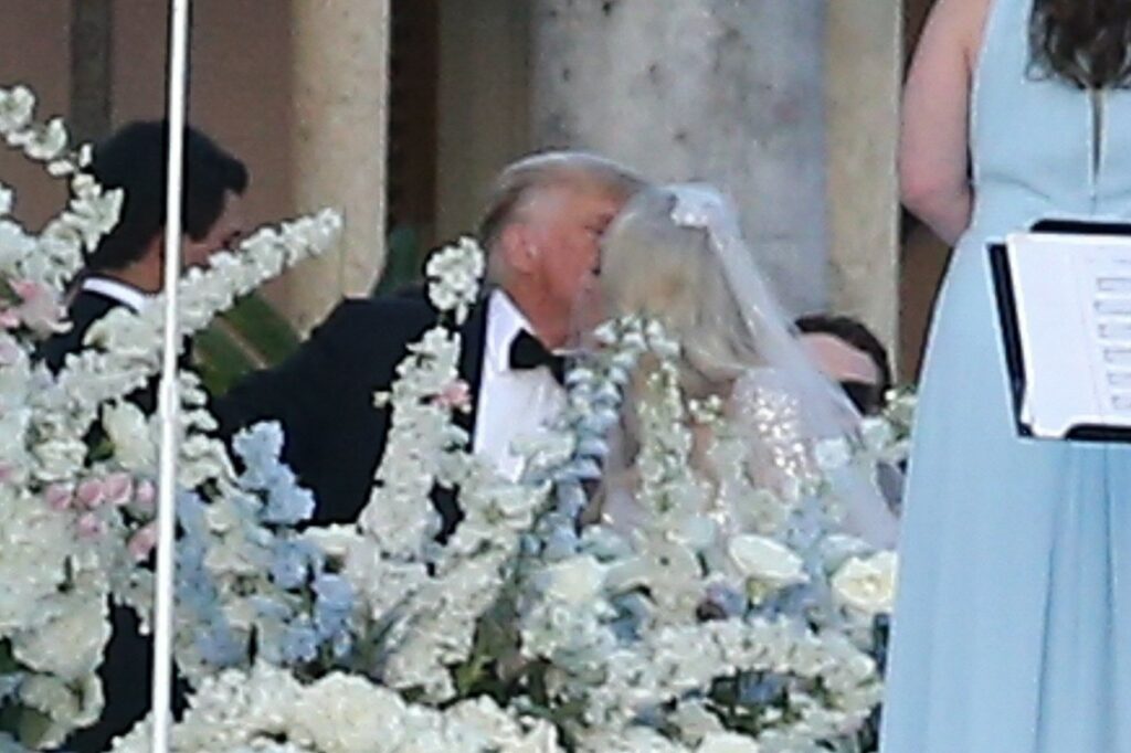 Donald Trump o sărută pe frunte pe Tiffany