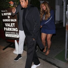 Beyonce, într-o fustă scurtă, fotografiată în timp ce iese dintr-un restaurant