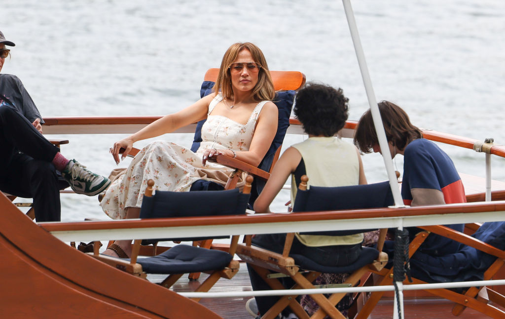 JLo și copiii ei, pe o barcă