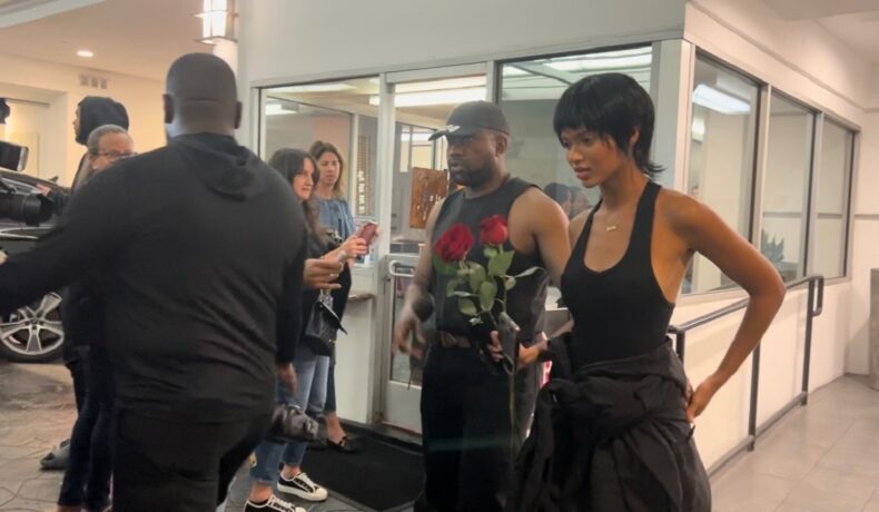 Juliana Nalu alături de Kanye West în timp ce părăsesc un restaurant după prima lor întâlnire