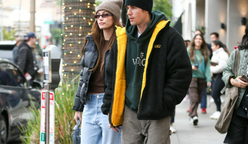 Justin Bieber și soția sa, de mână în Los Angeles, în haine casual