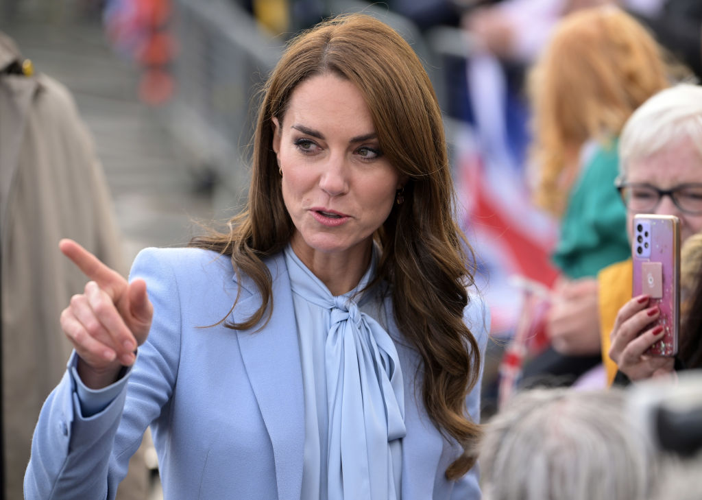 Kate Middleton, la un eveniment, într-o ținută albastru deschis