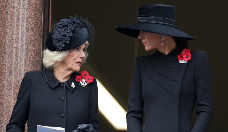 Kate și Camilla, la Remembrance Day, îmbrăcate în negru