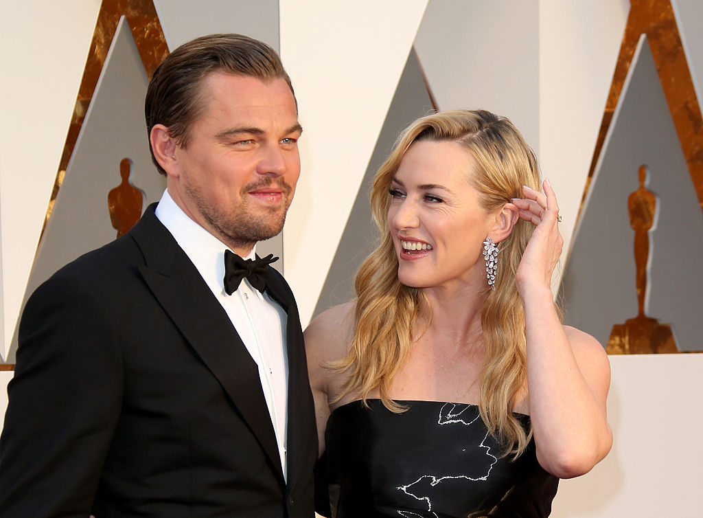 Leonardo DiCaprio și Kate Winslet, eleganți, în negru, la un eveniment