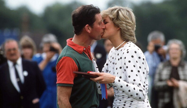 Prințesa Diana și Regele Charles se sărută
