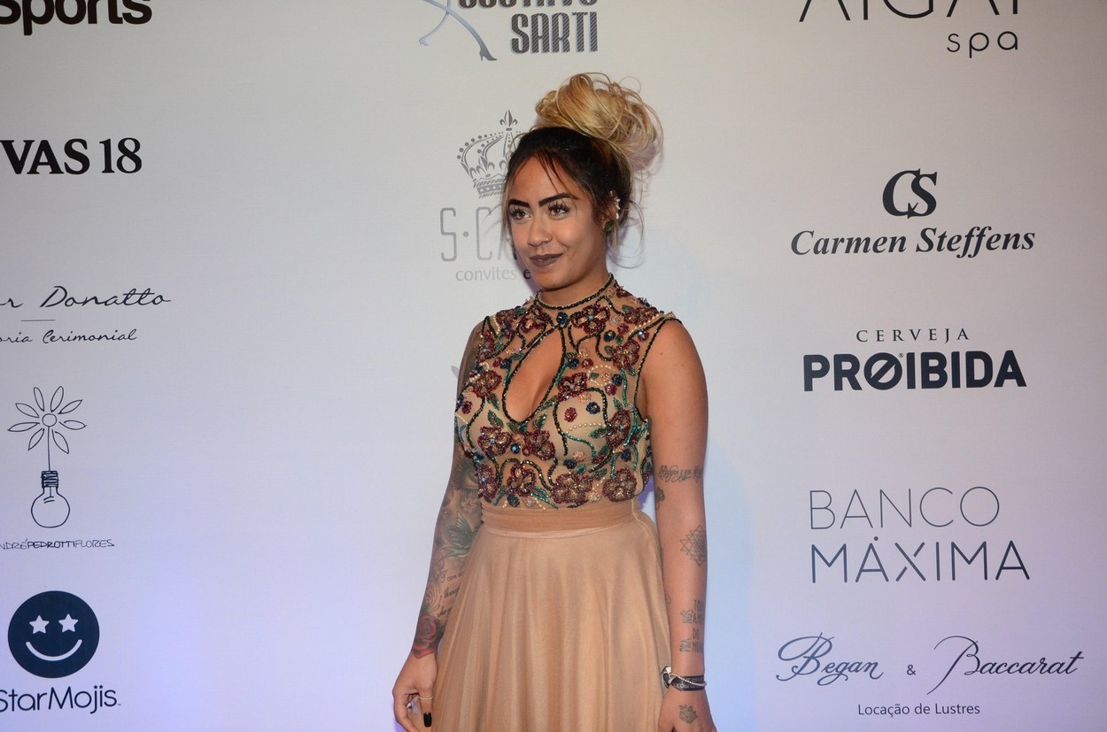 Rafaella Santos, într-o rochie elegantă, la o gală de caritate în onoarea lui Neymar