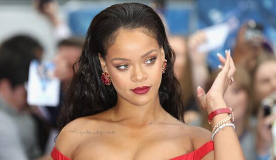 Rihanna s-a filmat într-o rochie scurtă din latex. Ce imagini a distribuit artista pe rețelele sociale