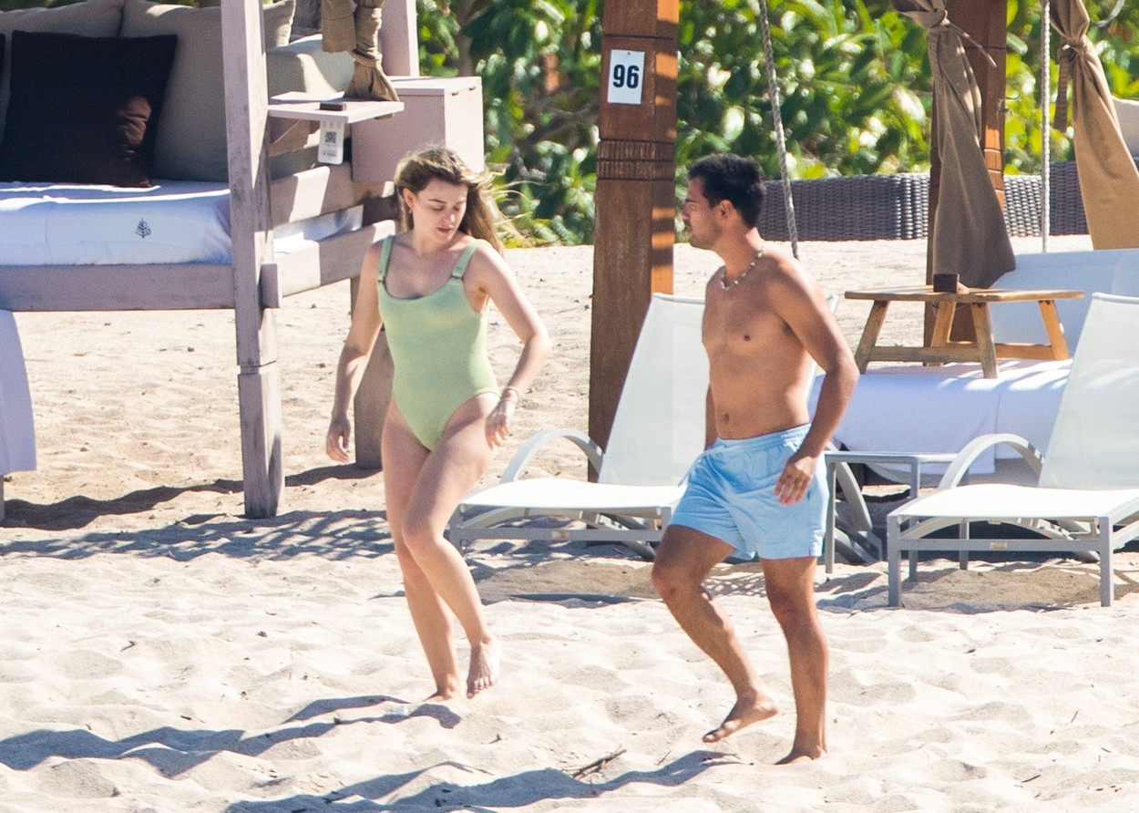 Taylor Lautner se bucură de luna de miere cu soția lui / Profimedia Images