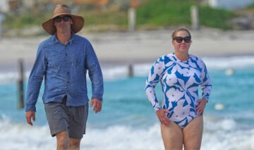 Amy Schumer alături de soțul său Chris Fischer în timp ce se relaxează în vacanță