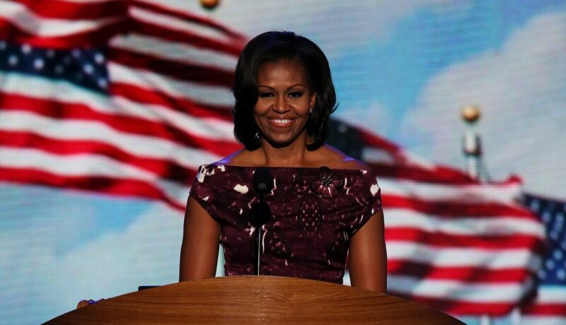 Michelle Obama are un look nou. Soția lui Barack Obama surprinde la 58 de ani