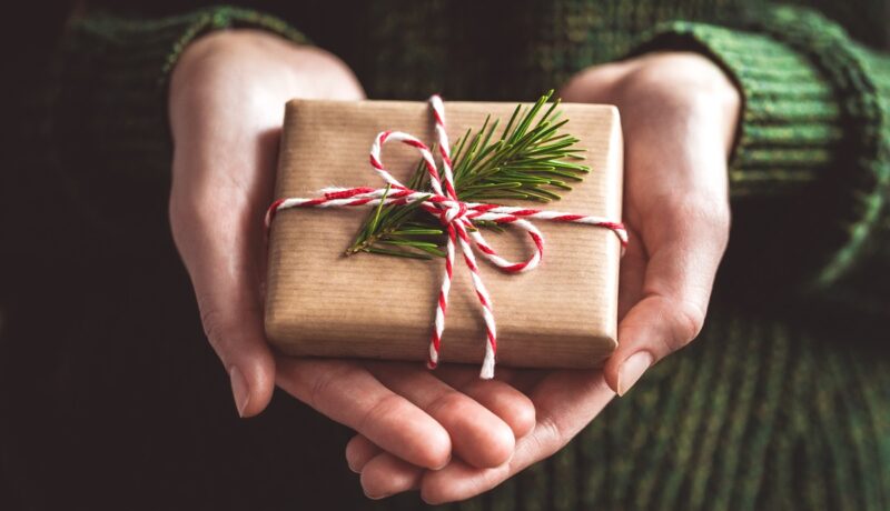 Idei de cadouri ieftine pentru Crăciun. Daruri utile pentru orice buget