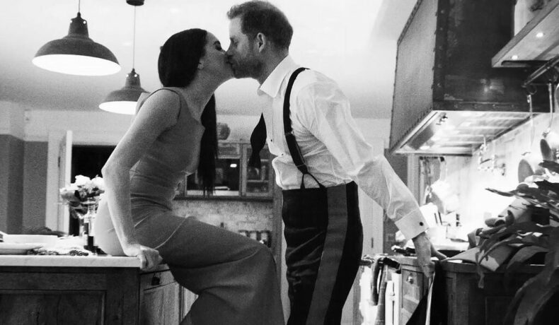 Meghan și Harry se sărută pe blatul din bucătărie