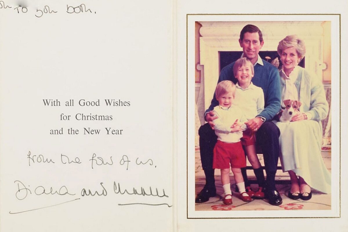 Prințul Charles alături de Prințesa Diana, Prințul William și Prințul Harry într-o imagine pusă pe felicitarea de Crăciun